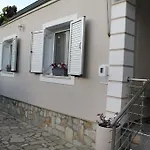 Panos Modern