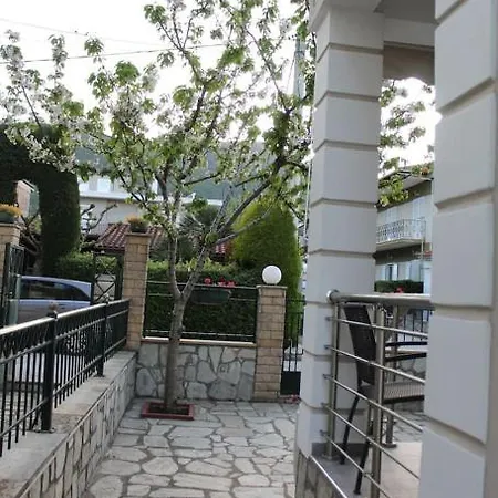 Panos Modern Mouzaki