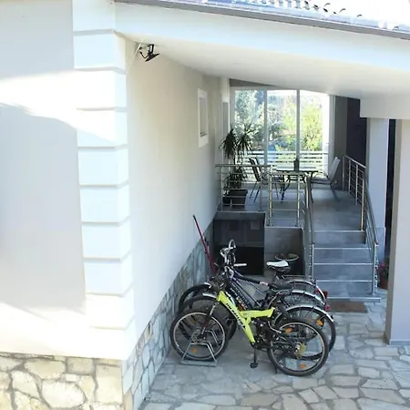 Panos Modern *